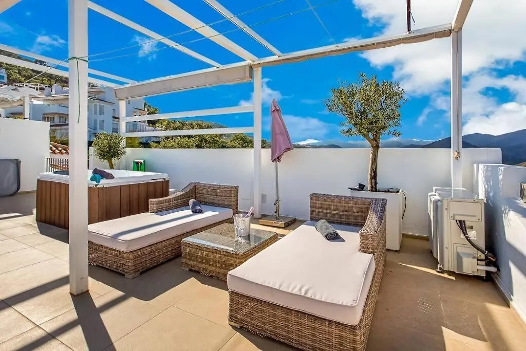 Luxury-Penthouse-La Mairena-Seaview-Jacuzzi-Marbella Apartment