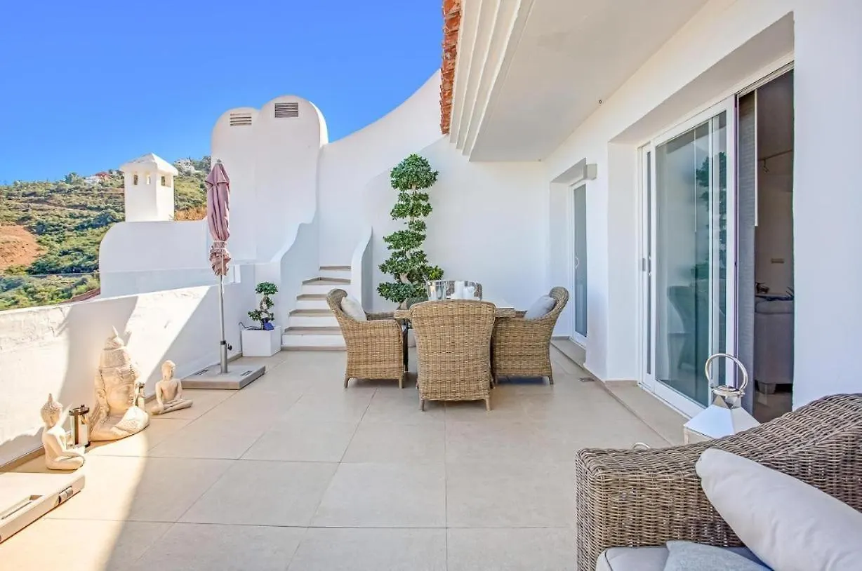 Luxury-Penthouse-La Mairena-Seaview-Jacuzzi-Marbella Apartment