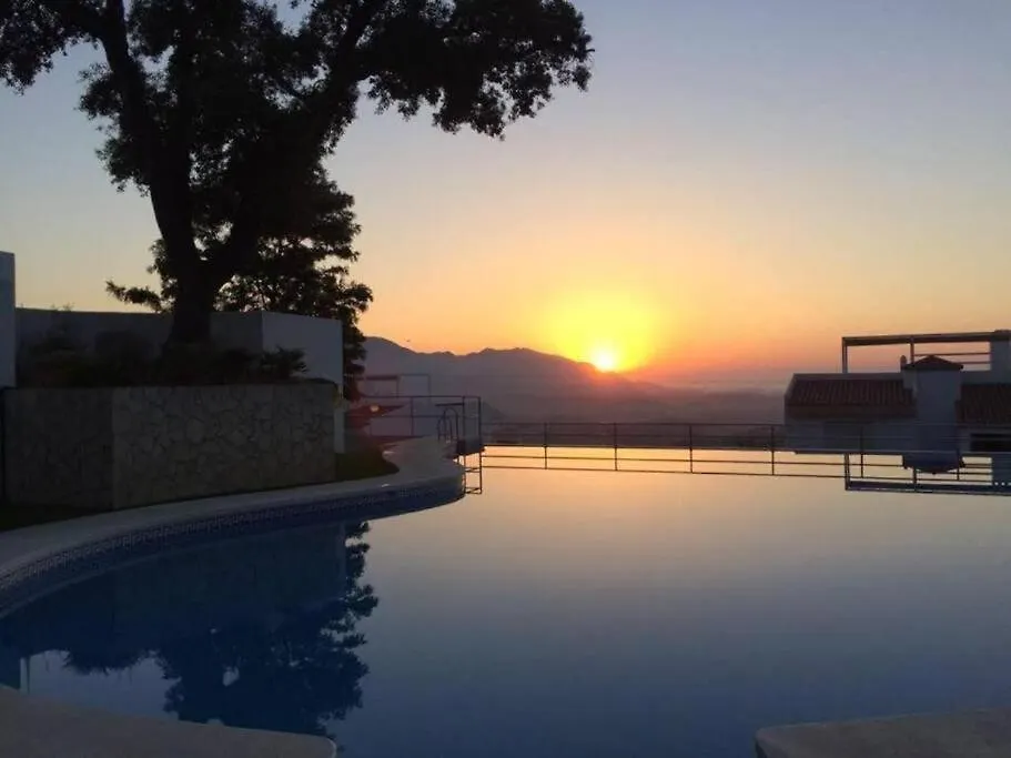 Luxury-Penthouse-La Mairena-Seaview-Jacuzzi-Marbella Apartment